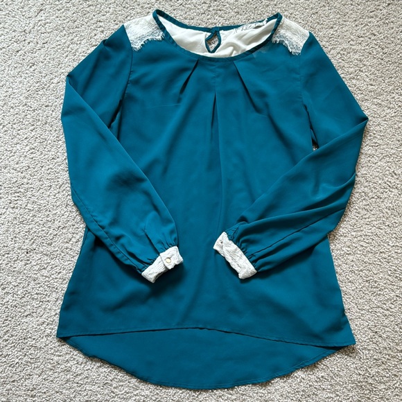 Chloe K Lace Trim Shirt (Small) - Picture 2 of 5